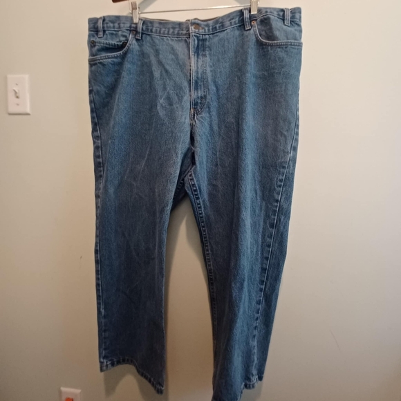 Men’s Eddie Bauer 48x32 Relaxed Fit Medium Wash Blue Premium Denim Jeans - Picture 1 of 8